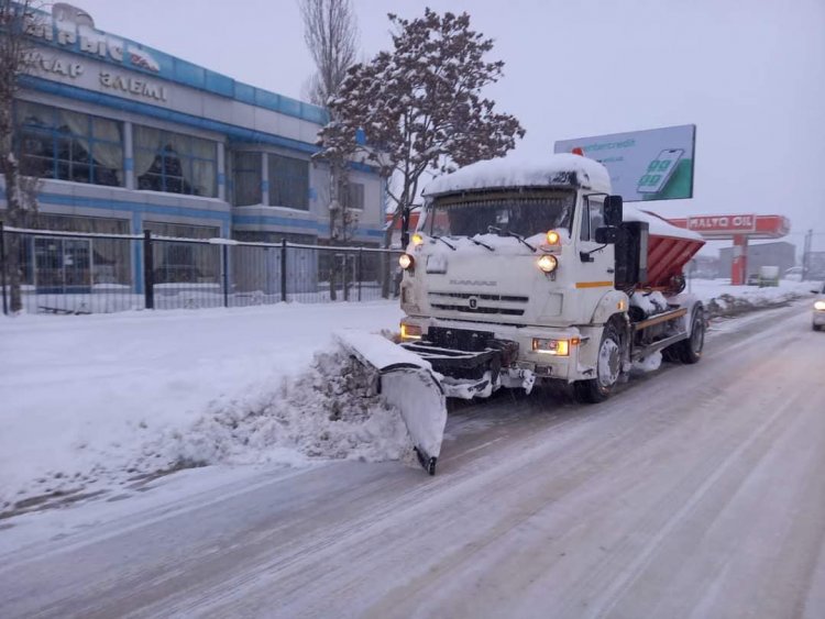 в Жетысае ведется интенсивная уборка улиц от снега