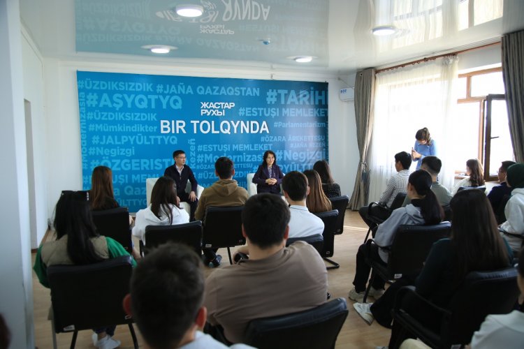 «AMANAT»: Туркестанский кандидат встретилась молодежью “Bir tolqynda”
