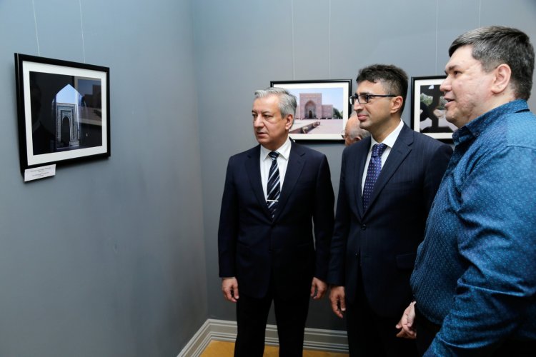 В Баку состоялось открытие фотовыставки «Узбекистан - жемчужина Востока»