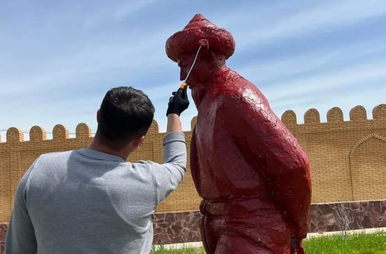 Түркістан: Сарыағаштық жастар экоакция аясында мүсіндерді әрледі